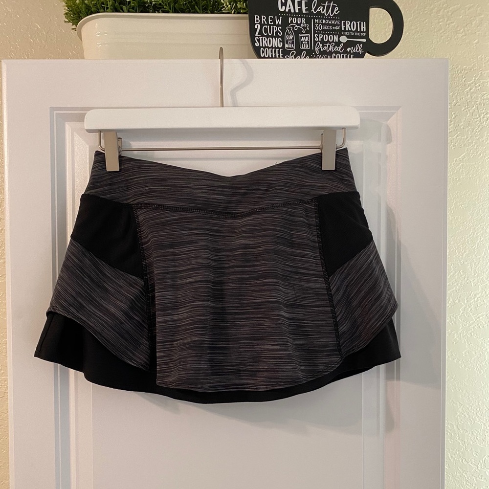 SOLD Athleta skirt / skort gray and black